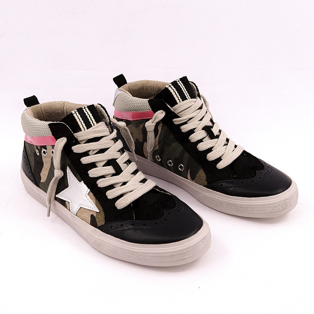 Shushop Camo high tops with pink detail